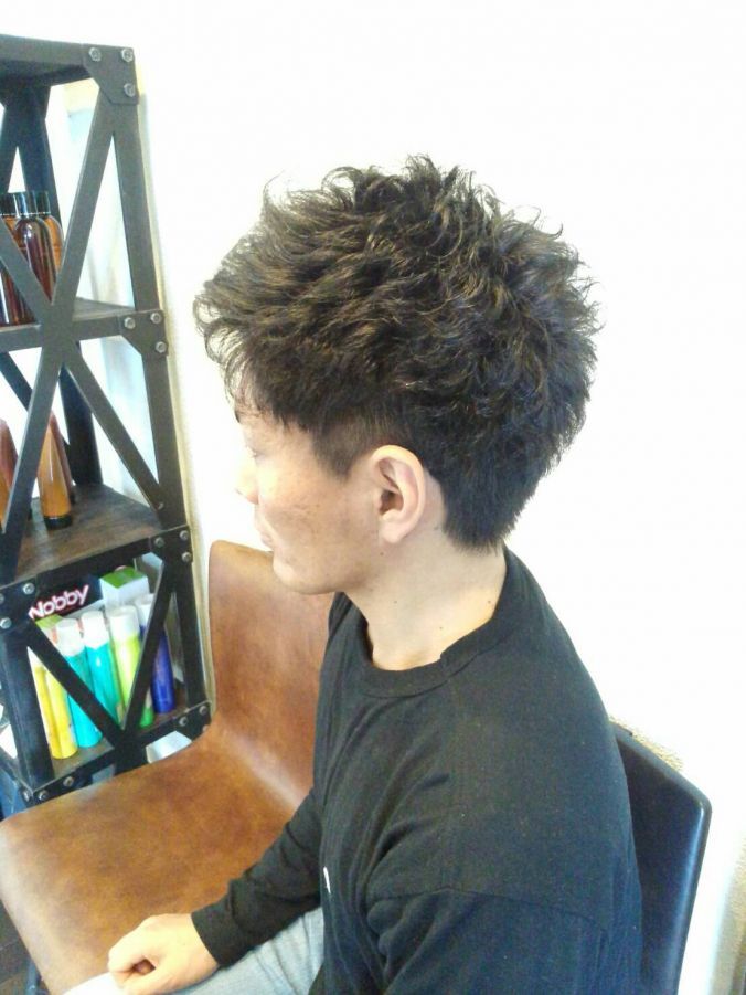 ヘアスタイル「メンズおすすめパーマ 2ブロック ショート」 ：hana 佐賀県、佐賀市のヘアサロン 美容室の検索・予約は佐賀 bE