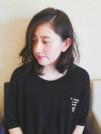 ヘアスタイル 黒髪 パーマでモードミディアム Hana 佐賀県 ヘアスタイル 黒髪 パーマでモードミディアム Hana 佐賀県